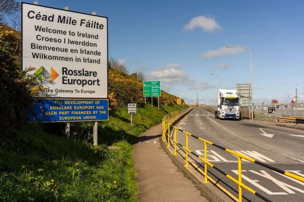 bo ngoai giao len tieng ve vu 3 nguoi viet trong container dong lanh o ireland