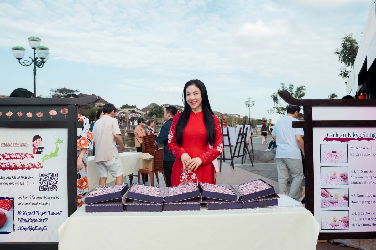 vo chong ceo pham kim dung doi nghe ban hang trong hoat dong kich cau du lich tai hoi an 2 vo chong ceo pham kim dung doi nghe ban hang trong hoat dong kich cau du lich tai hoi an 2