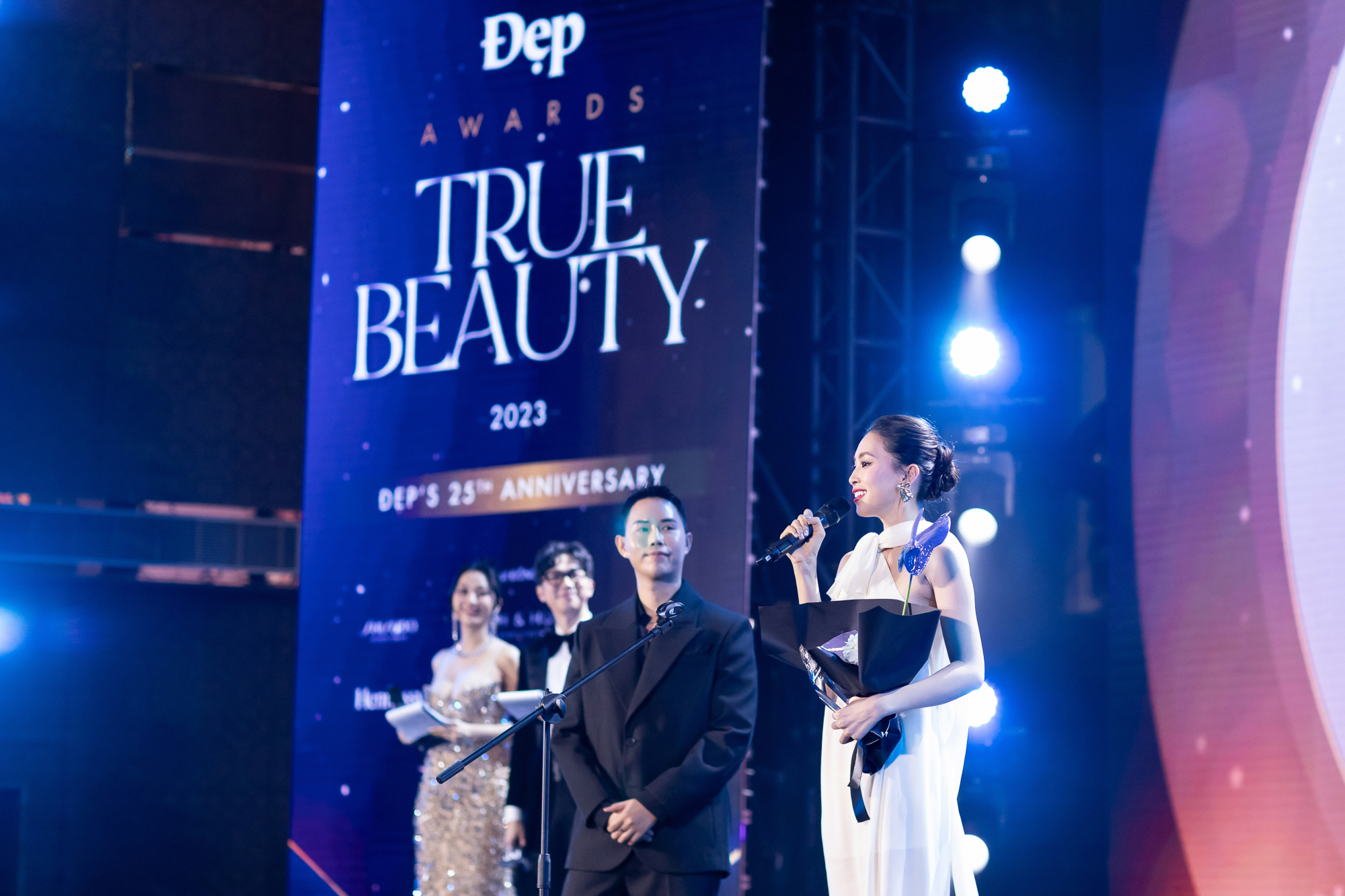 tich cuc hoan thien ve dep tu ben trong hoa hau tieu vy nhan giai pretty lady cua dep awards 2023 2