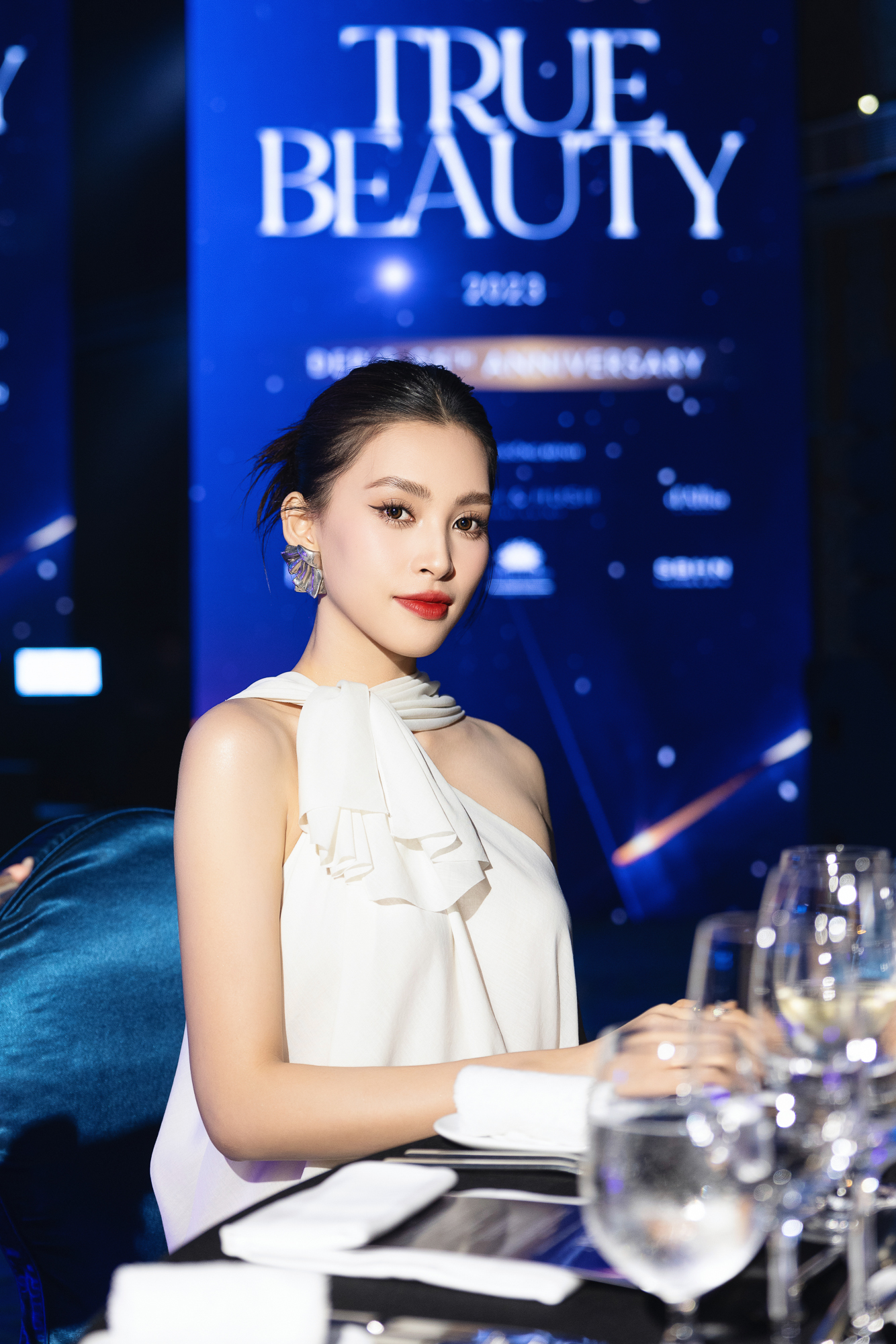 tich cuc hoan thien ve dep tu ben trong hoa hau tieu vy nhan giai pretty lady cua dep awards 2023