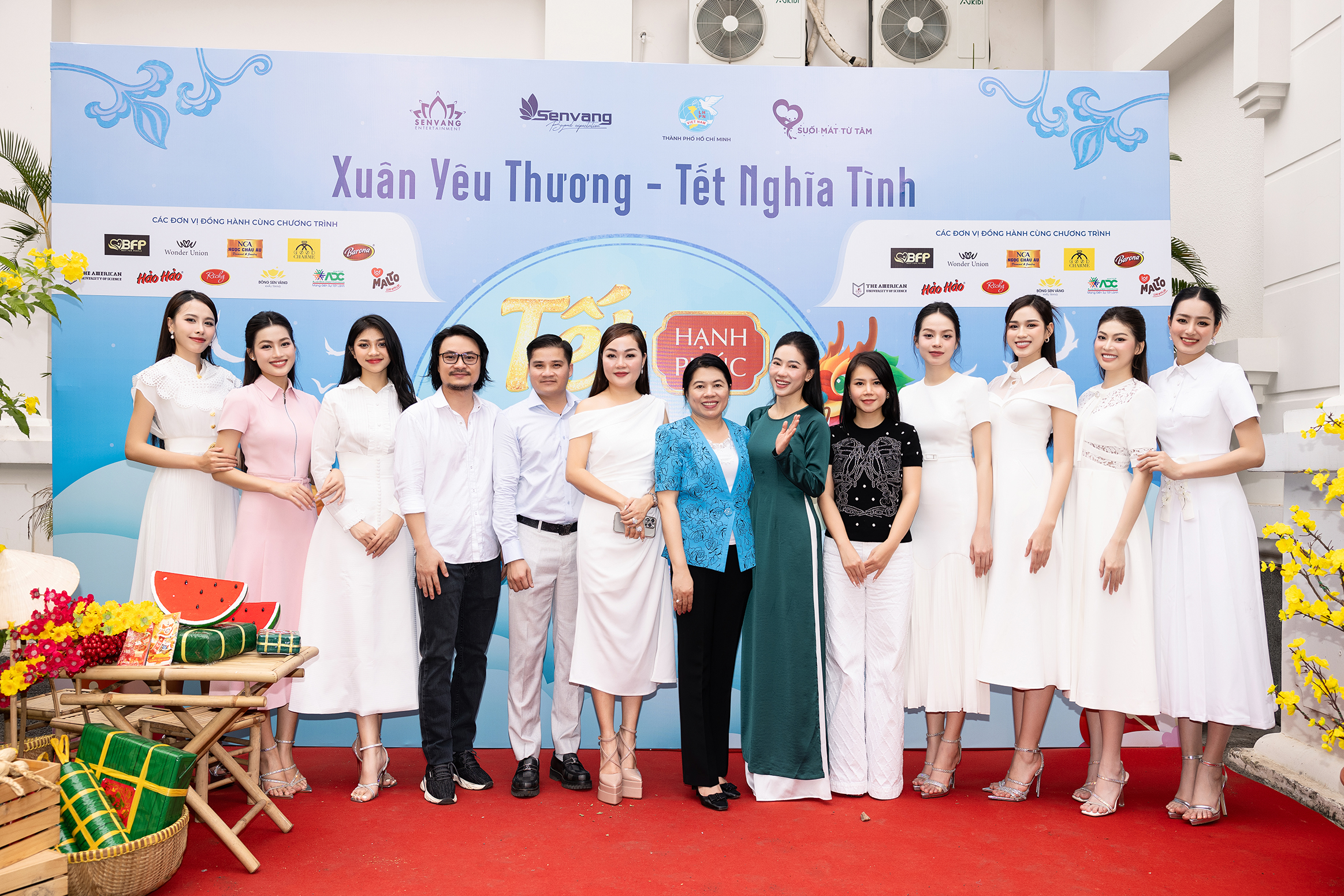 tet hanh phuc 2024 sen vang 1 tet hanh phuc 2024 sen vang 1