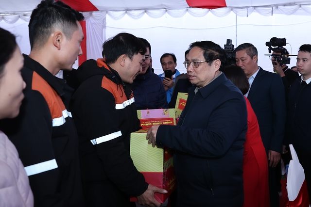 thu tuong pham minh chinh ra soat de khong ai khong co tet khong ai bi bo lai phia sau8 thu tuong pham minh chinh ra soat de khong ai khong co tet khong ai bi bo lai phia sau8