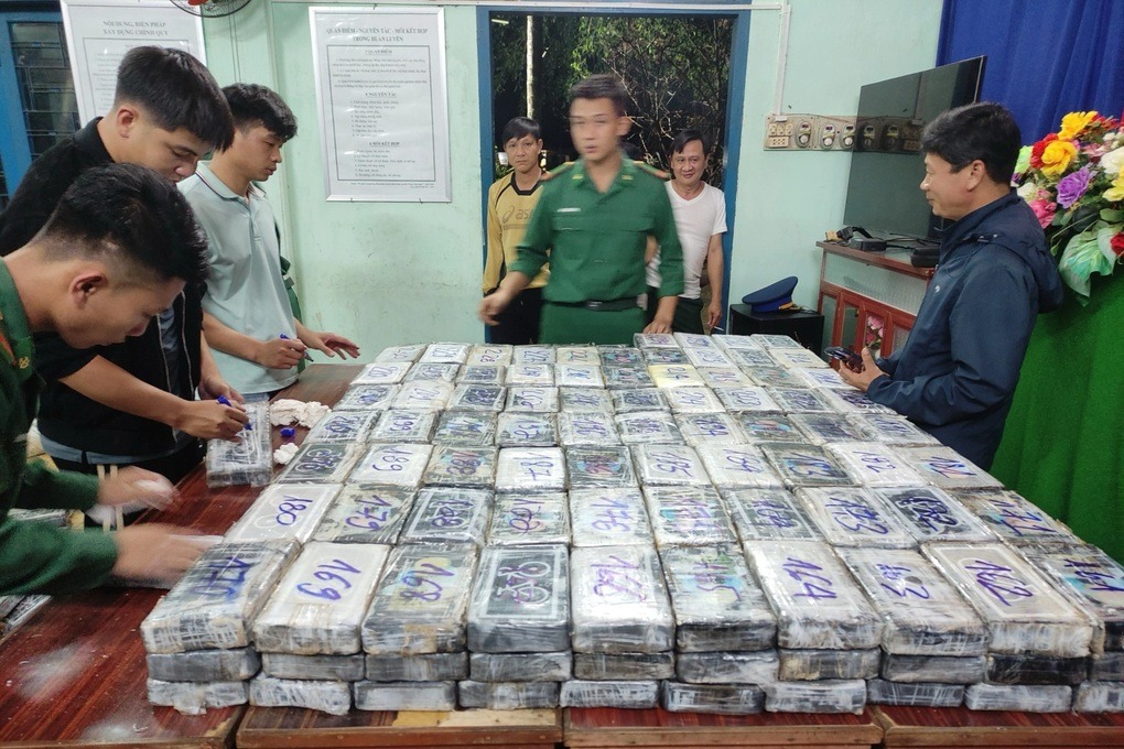 ban giao cho cong an gan 300kg ma tuy dat vao bo bien o quang ngai ban giao cho cong an gan 300kg ma tuy dat vao bo bien o quang ngai