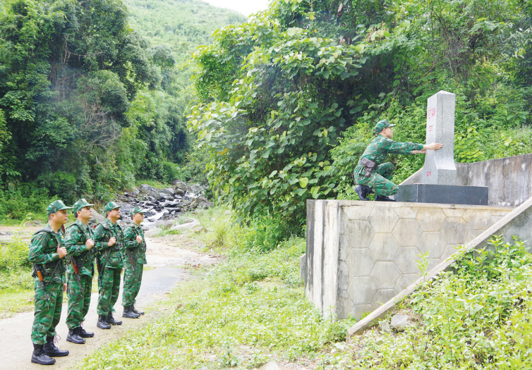 buoc chan am tham gac vung phen dau to quoc
