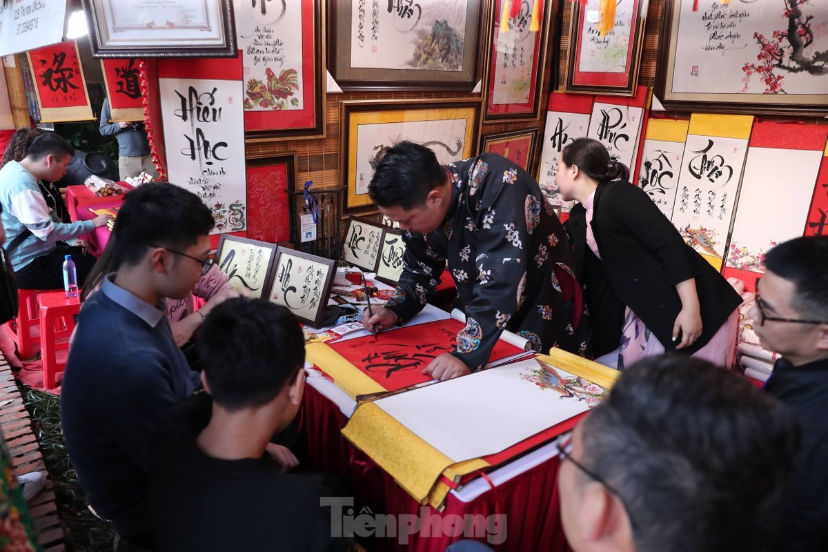 van mieu quoc tu giam nuom nuop nguoi den xin chu dau nam10