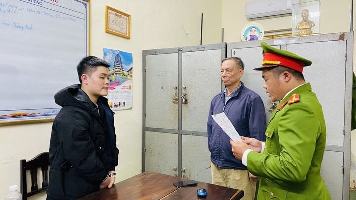 bat doi tuong giau 5 000 vien ma tuy tong hop trong hop nhua chua banh keo my pham bat doi tuong giau 5 000 vien ma tuy tong hop trong hop nhua chua banh keo my pham