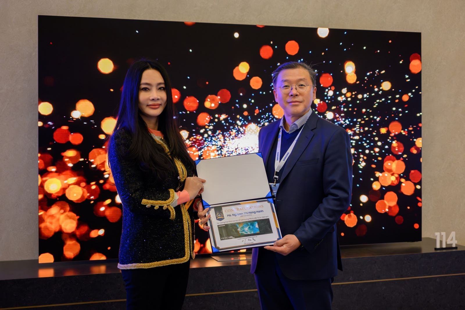 samsung cong bo nguoi viet dau tien bo ra 3 5 ty dong mua tv microled samsung cong bo nguoi viet dau tien bo ra 3 5 ty dong mua tv microled