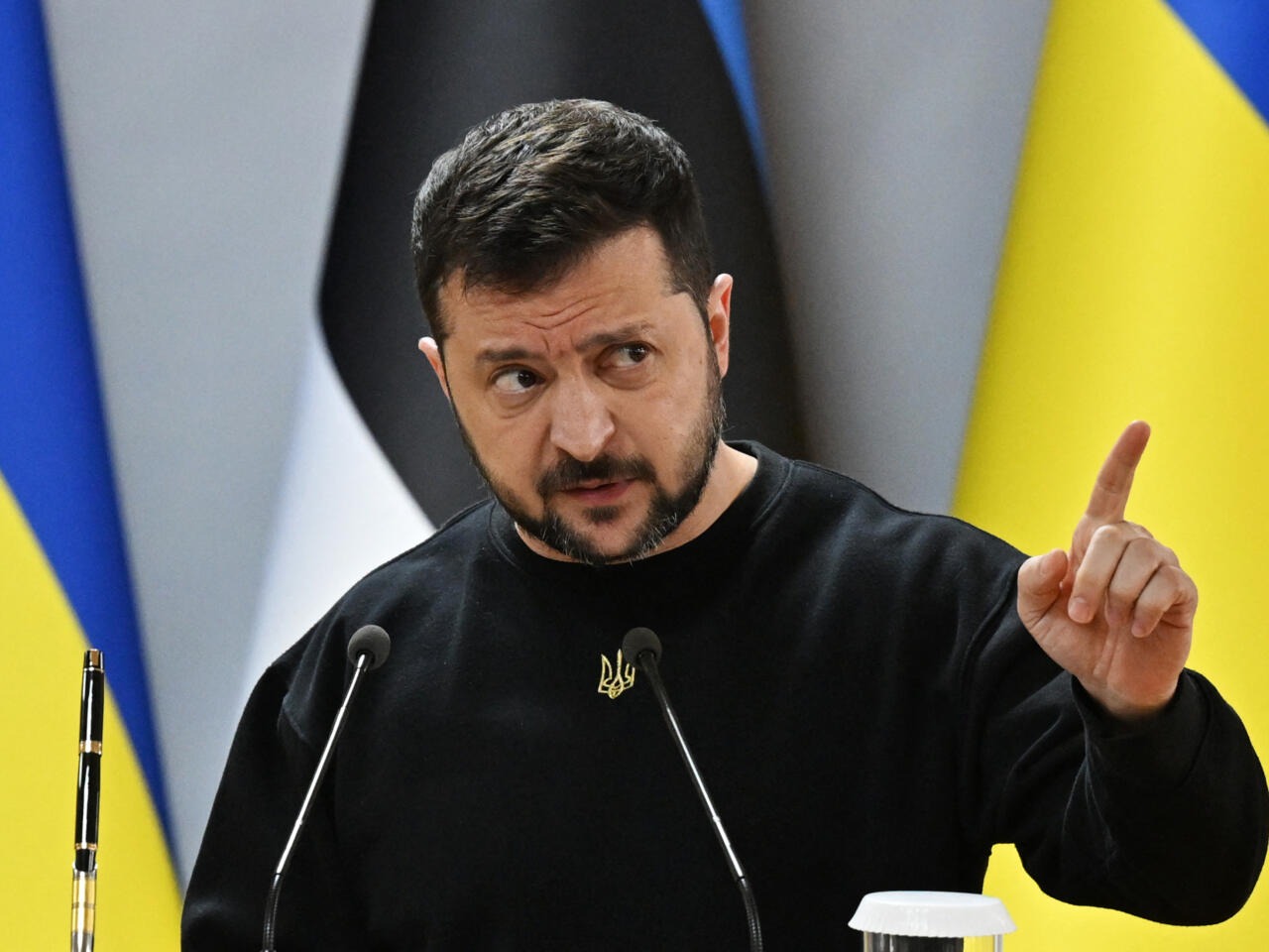 tong thong zelensky thua nhan cham tre trong vien tro mang lai loi the cho nga