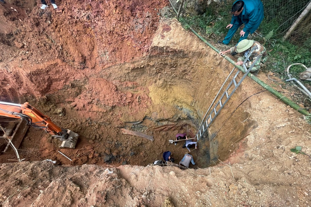 sut lun khi dao gieng o ba vi 2 anh em ruot tu vong