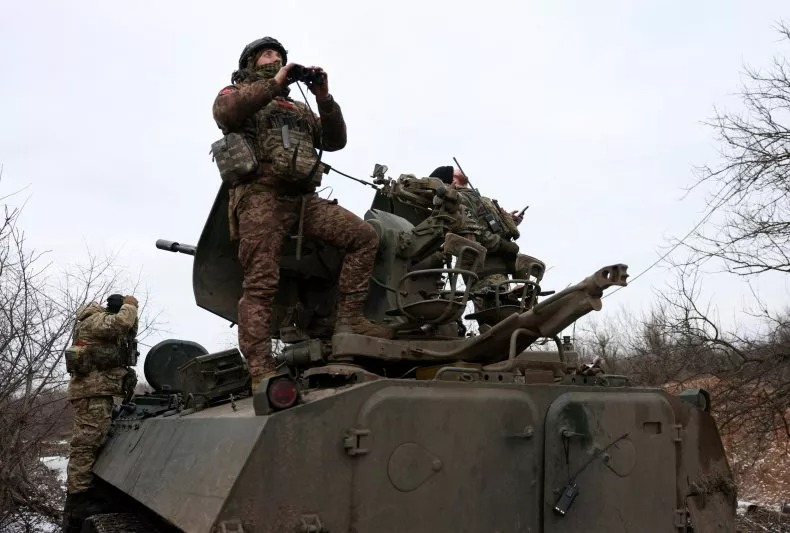 ukraine tuyen bo danh bat nga khoi thanh pho o donetsk