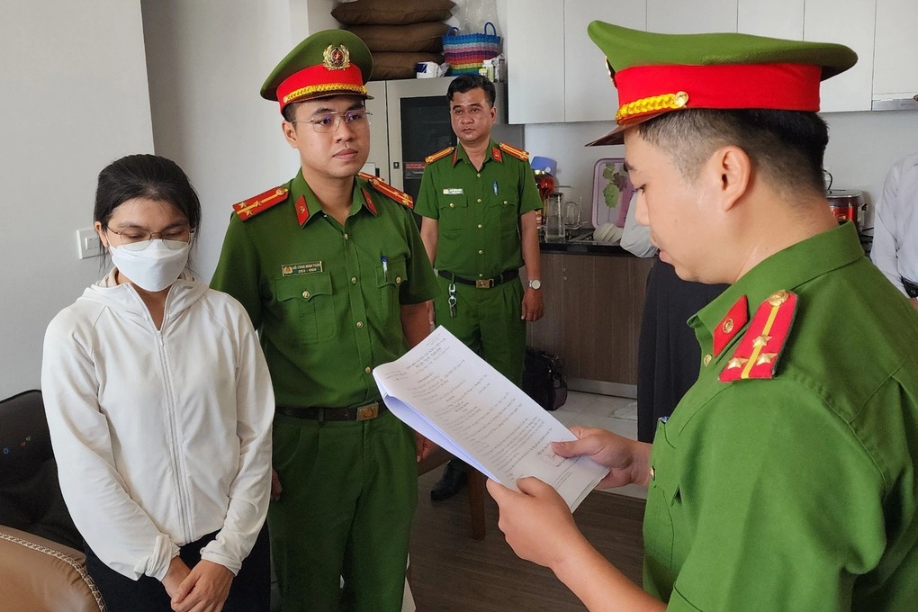 bat giam nu giam doc tham o hon 4 ty dong cua ong chu han quoc bat giam nu giam doc tham o hon 4 ty dong cua ong chu han quoc