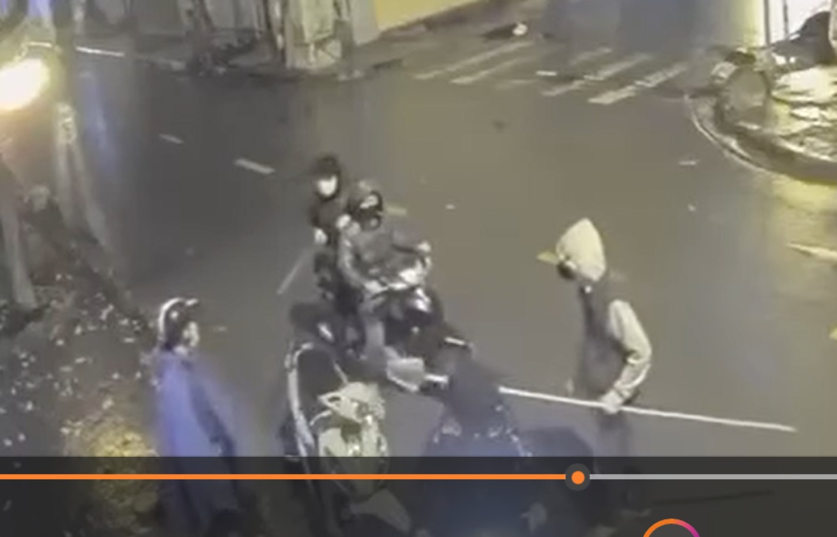 tin thoi su nong moi nhat ngay 17 3 2024 xac minh clip nhom thanh nien chan dau cuop tai san nguoi di duong o ha noi dspl 1 tin thoi su nong moi nhat ngay 17 3 2024 xac minh clip nhom thanh nien chan dau cuop tai san nguoi di duong o ha noi dspl 1