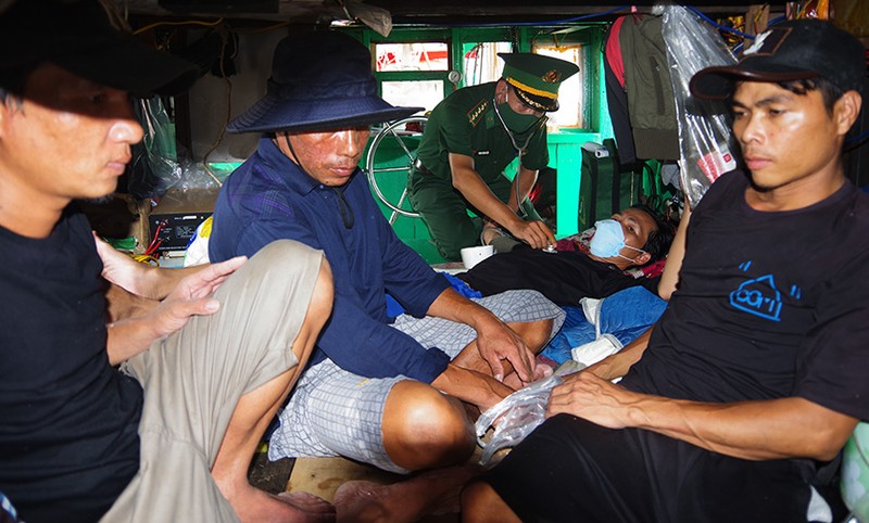 cuu ho thanh cong 5 ngu dan gap nan tren vung bien soc trang cuu ho thanh cong 5 ngu dan gap nan tren vung bien soc trang