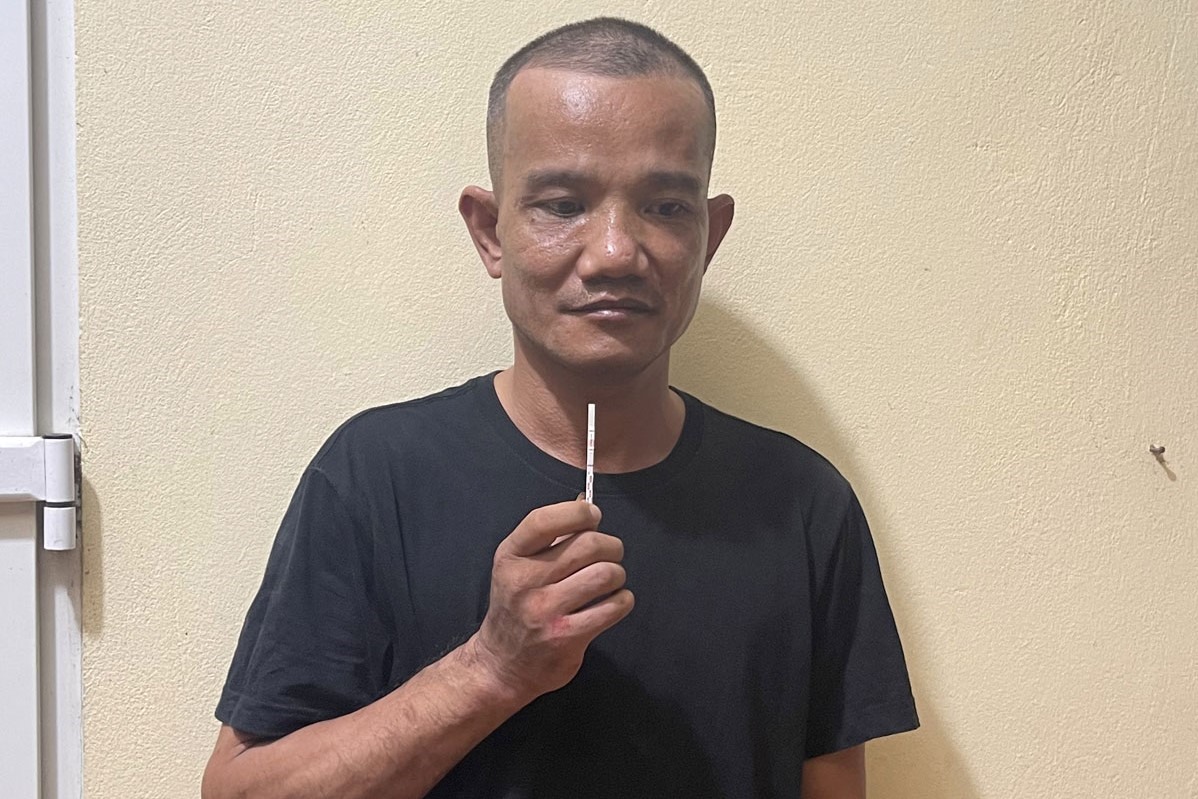 hoa binh tam giu doi tuong danh cong an tu can tay chay mau roi boi vao canh sat hoa binh tam giu doi tuong danh cong an tu can tay chay mau roi boi vao canh sat