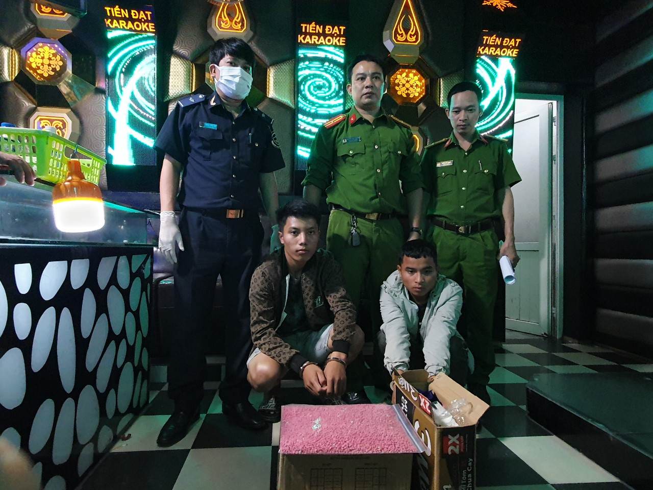 bat giu 2 nguoi mang quoc tich lao van chuyen trai phep chat ma tuy tu lao ve viet nam bat giu 2 nguoi mang quoc tich lao van chuyen trai phep chat ma tuy tu lao ve viet nam