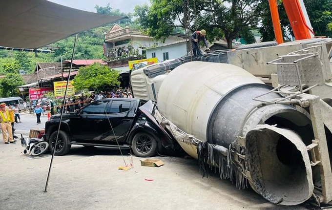 tin tuc tai nan giao thong moi nhat ngay 126 xe du lich cho hon 30 nguoi bat ngo lao xuong suon doi
