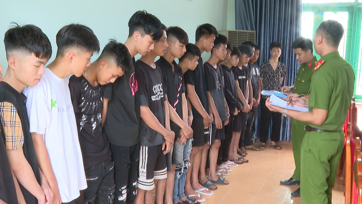 phu tho xu ly 31 thanh thieu nien mang hung khi di giai quyet mau thuan phu tho xu ly 31 thanh thieu nien mang hung khi di giai quyet mau thuan