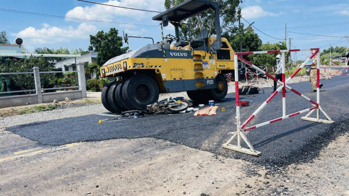 tin tuc tai nan giao thong moi nhat ngay 17 6 va cha m giu a o to da u ke o va xe ma y mo t nguo i bi thuong