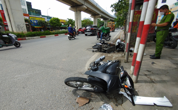 tin tuc tai nan giao thong moi nhat ngay 21 6 xe tai va cham voi o to con 4 nguoi thuong vong