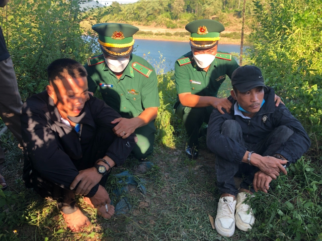 bat qua tang 2 doi tuong van chuyen 8 000 vien ma tuy o quang tri bat qua tang 2 doi tuong van chuyen 8 000 vien ma tuy o quang tri