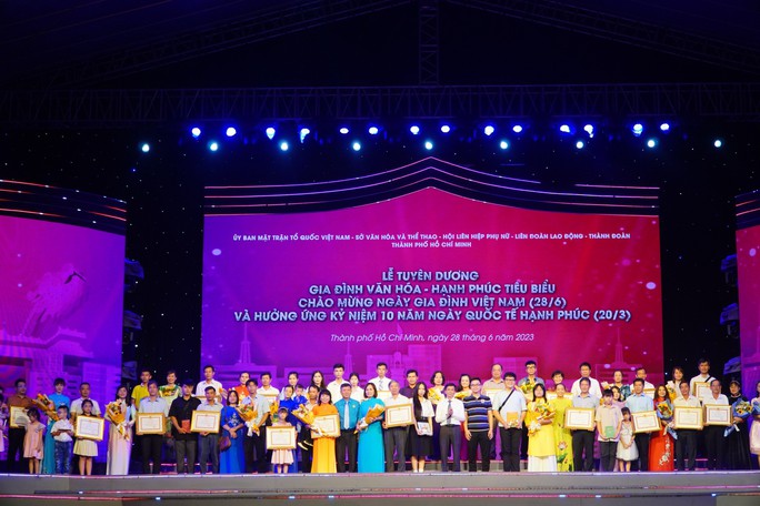 y nghia dem van nghe mung gia dinh hanh phuc quoc gia thinh vuong9 y nghia dem van nghe mung gia dinh hanh phuc quoc gia thinh vuong9