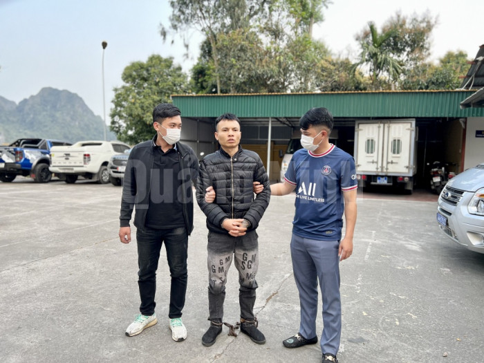 quang ninh bat doi tuong dap cua kinh o to trom cap tai san anh1 quang ninh bat doi tuong dap cua kinh o to trom cap tai san anh1
