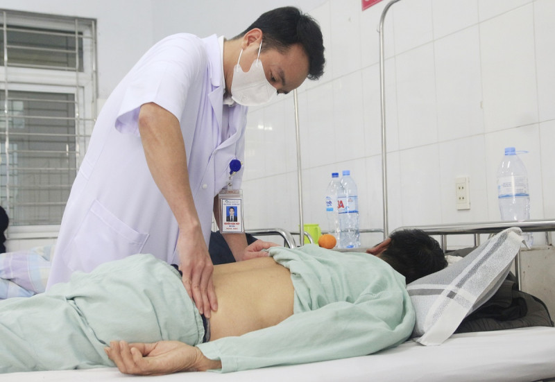 nguoi dan ong dau that lung di kham thi phat hien ung thu di can nguoi dan ong dau that lung di kham thi phat hien ung thu di can
