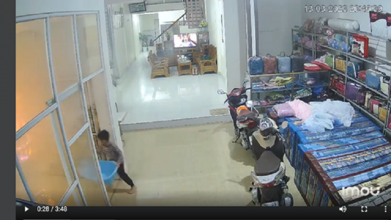 be trai 7 tuoi tu minh chua chay tai nha 1 be trai 7 tuoi tu minh chua chay tai nha 1