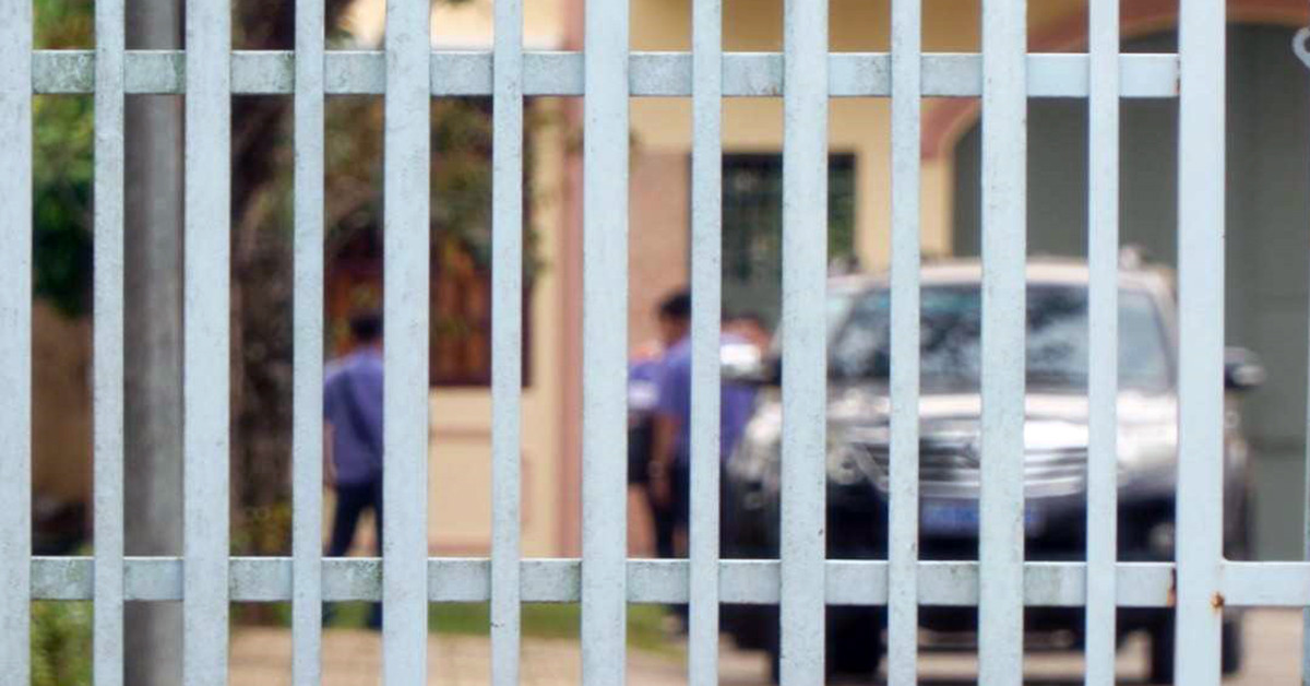 thieu ta doi truong trai tam giam o can tho bi bat voi cao buoc cho pham nhan goi dien thoai 1 thieu ta doi truong trai tam giam o can tho bi bat voi cao buoc cho pham nhan goi dien thoai 1