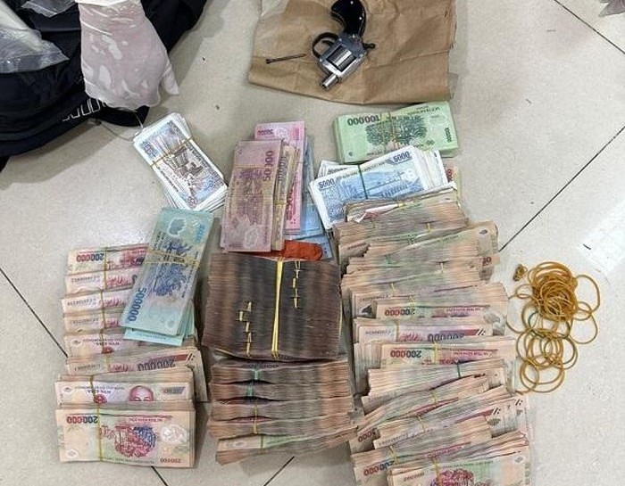 binh duong di cuop nha bang nguoi dan ong de doa chi khong dua tien la chi chet 3 binh duong di cuop nha bang nguoi dan ong de doa chi khong dua tien la chi chet 3