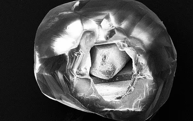 phat hien vien kim cuong 2 trong 1 hiem gap trong tu nhien