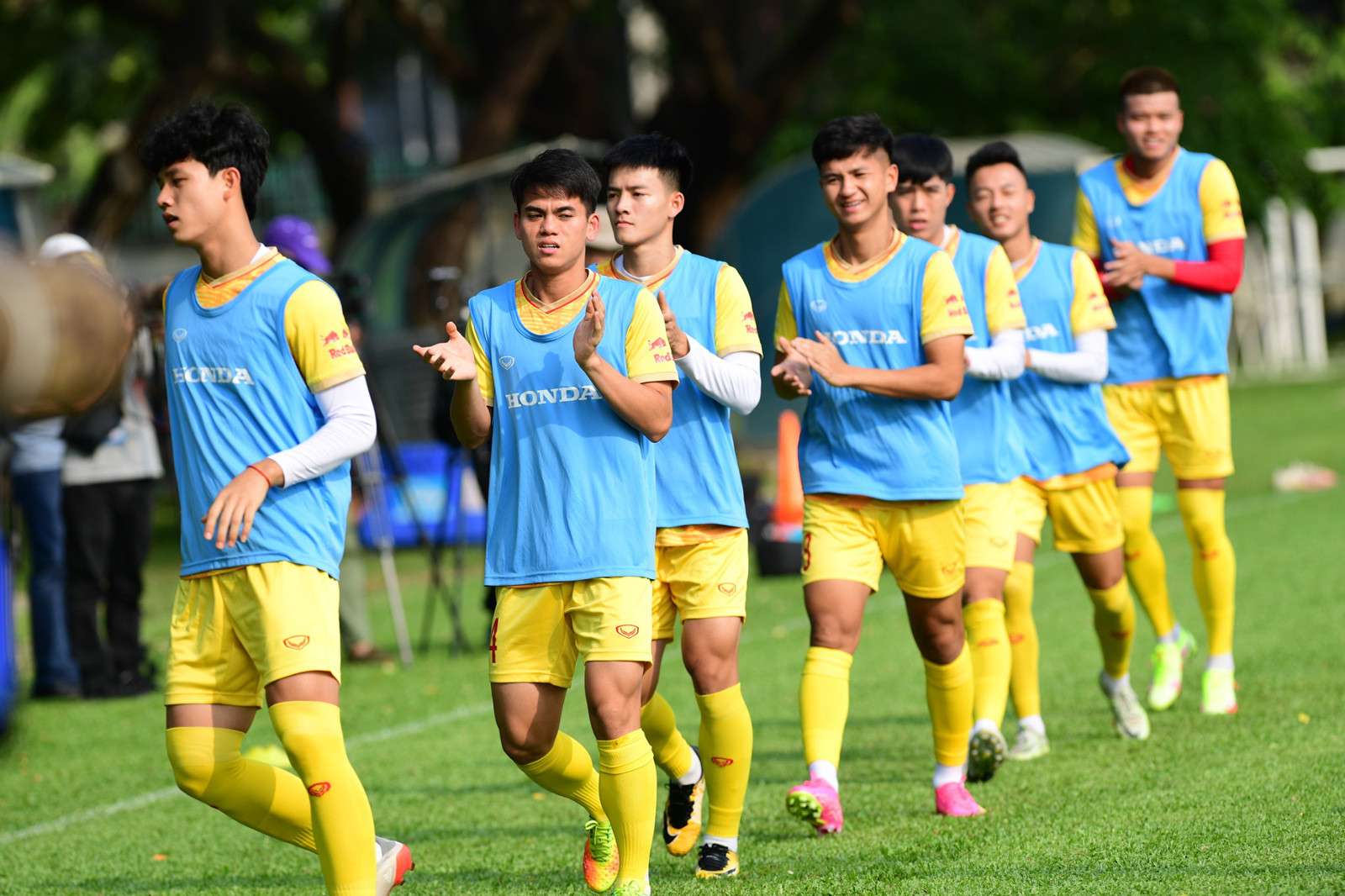 hlv philippe troussier cac doi deu manh nhu nhau va ai cung muon gianh chien thang hlv philippe troussier cac doi deu manh nhu nhau va ai cung muon gianh chien thang