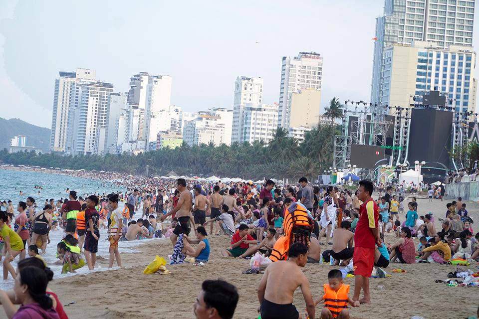 ngay dau nghi le cac diem du lich chat kin du khach111