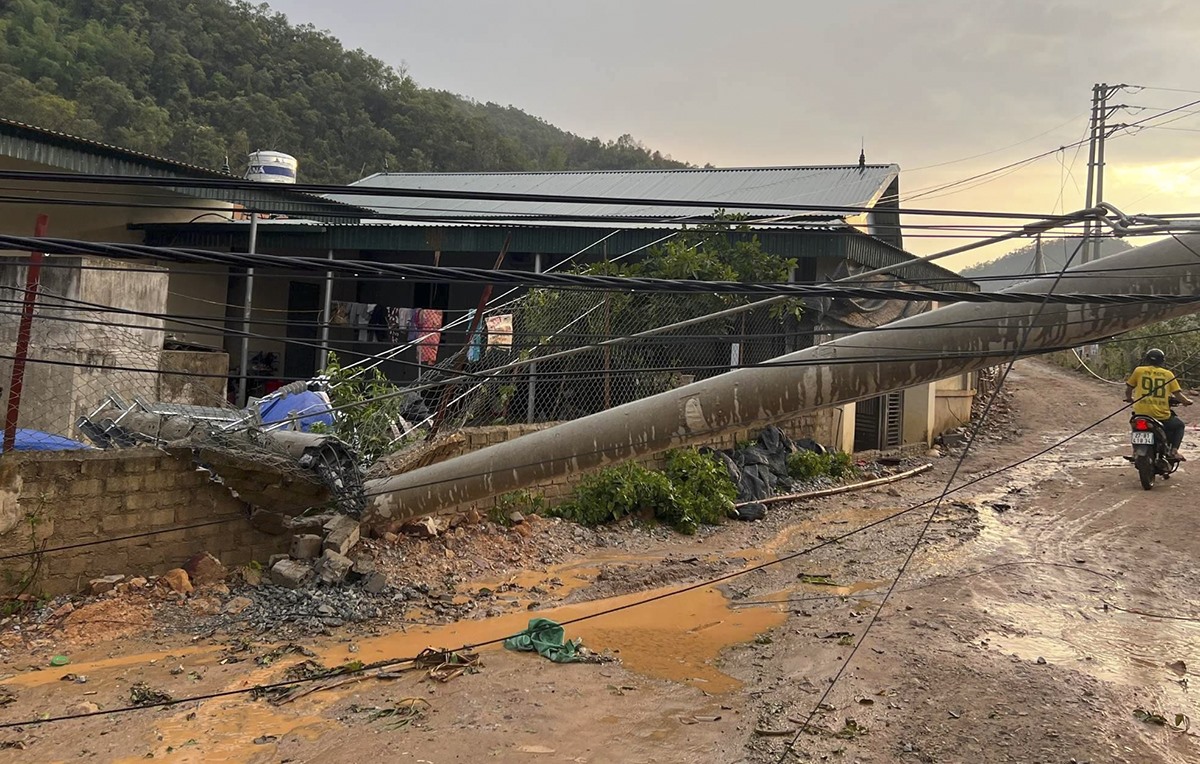 dien bien mua da kem dong loc gay thiet hai nha dan1