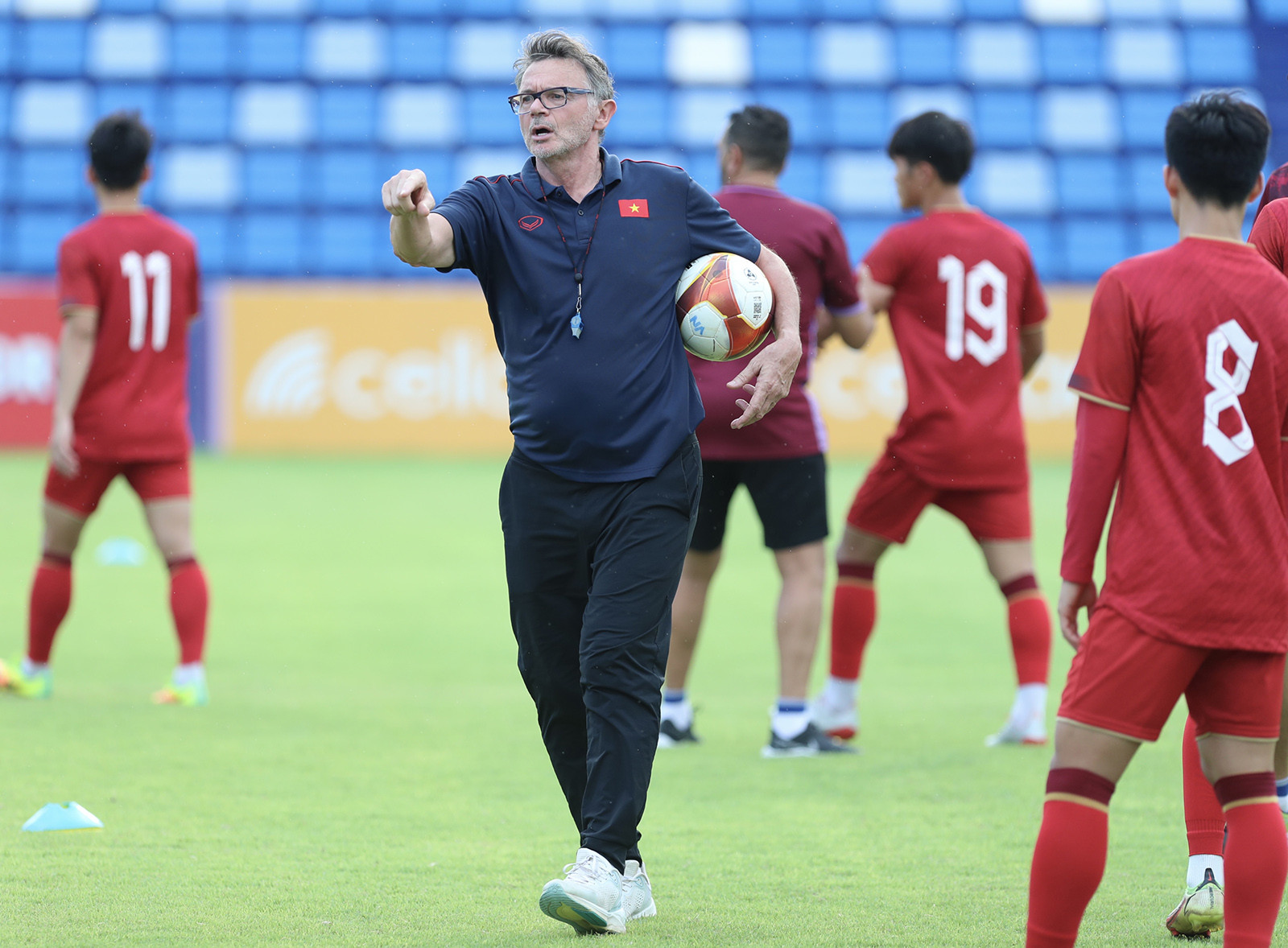 hlv troussier co su thay doi nhan su nham huong den chien thang tai ban ket sea games 32 hlv troussier co su thay doi nhan su nham huong den chien thang tai ban ket sea games 32