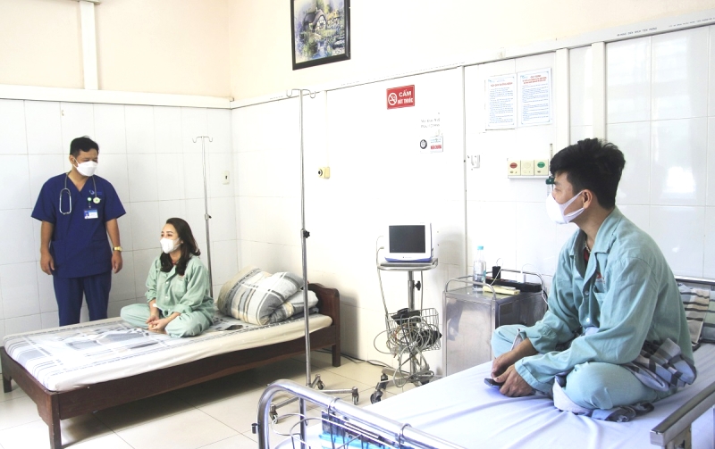 quang ninh hai vo chong nhap vien sau khi an oc bien co doc1 quang ninh hai vo chong nhap vien sau khi an oc bien co doc1