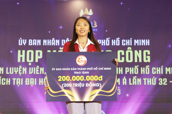 hau sea game 32 hlv vdv tp hcm duoc thuong lon1 hau sea game 32 hlv vdv tp hcm duoc thuong lon1