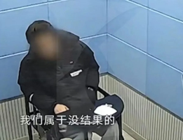 ba co gai yeu chung mot nguoi va cai ket bat ngo bat ngua2 ba co gai yeu chung mot nguoi va cai ket bat ngo bat ngua2