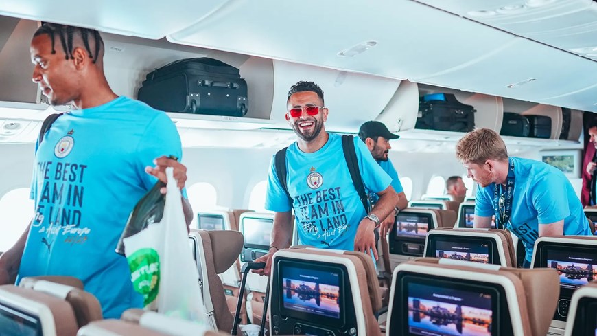 manchester city tro lai anh san sang cho bua tiec mung cong hoan tat cu an ba lich su3