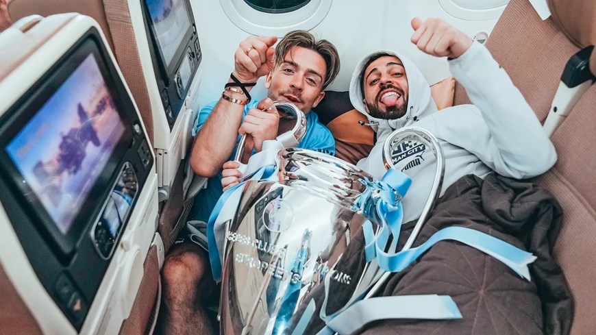 manchester city tro lai anh san sang cho bua tiec mung cong hoan tat cu an ba lich su6