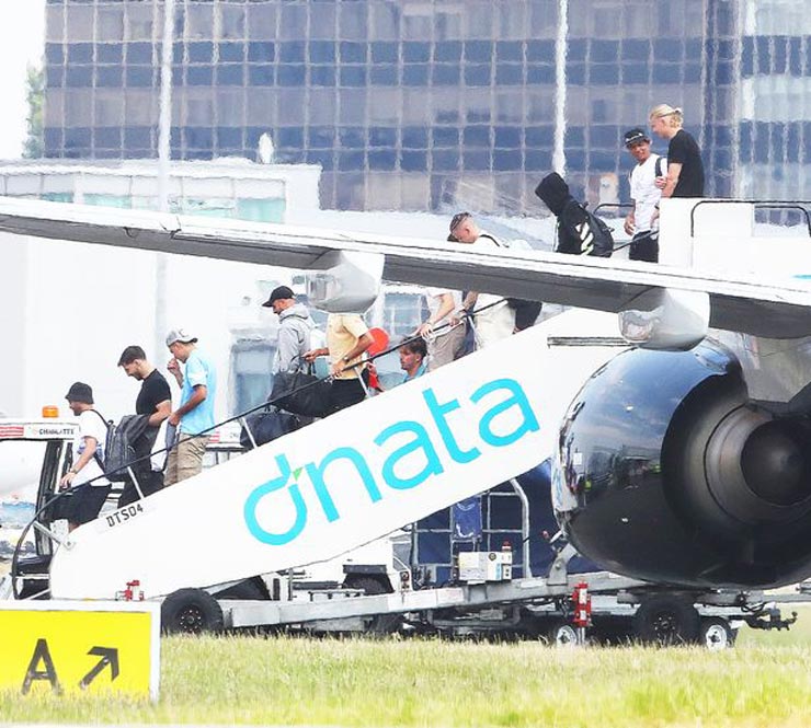 man city nhuom xanh thanh pho manchester trong ngay an mung 3 chuc vo dich10