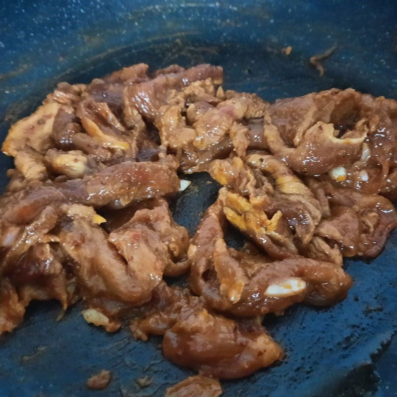 cung vao bep tro tai mon thit heo xao cay han quoc cuc cuon com lai con don gian6 cung vao bep tro tai mon thit heo xao cay han quoc cuc cuon com lai con don gian6