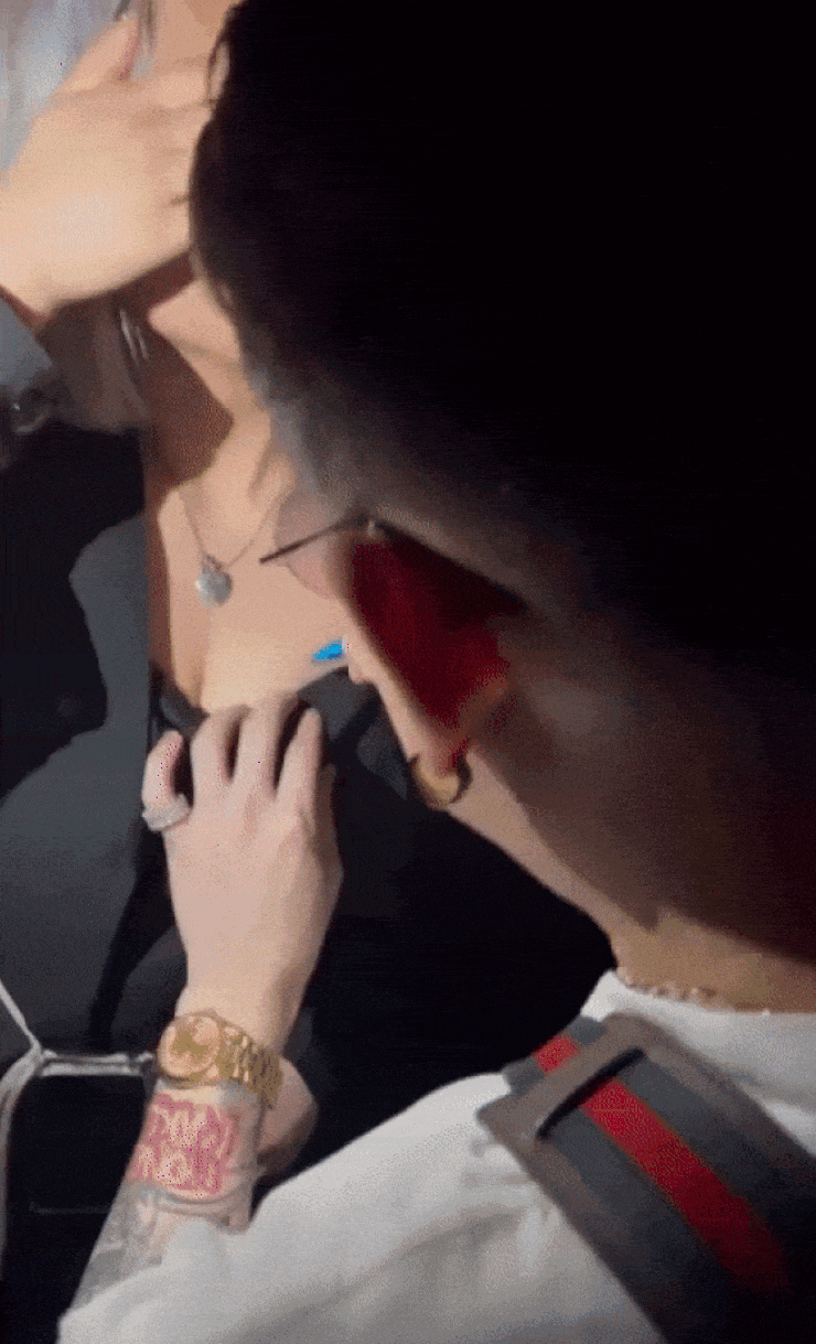 nam ca si co hanh dong gay tranh cai khi co nhung hanh dong nhay cam voi fan nu3 nam ca si co hanh dong gay tranh cai khi co nhung hanh dong nhay cam voi fan nu3
