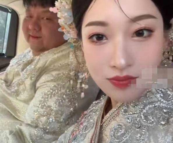 co gai dap tra cuc gat khi bi noi lay chong kem sac vi tien1