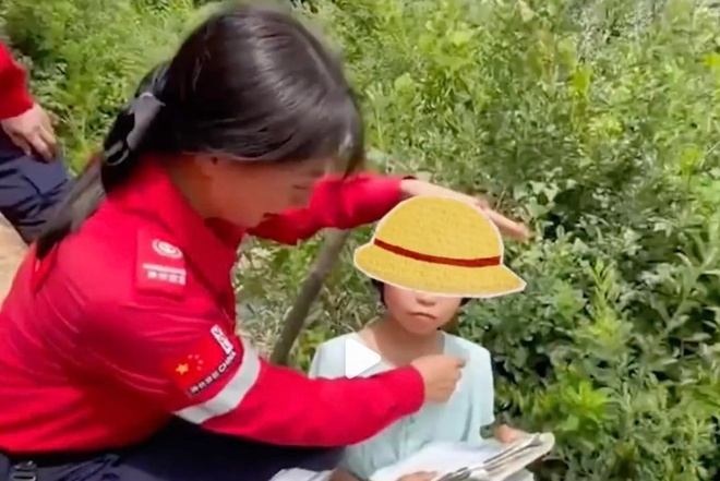 trong mot lan tham mo cha co gai da lam dieu khien ai cung xuc dong1 trong mot lan tham mo cha co gai da lam dieu khien ai cung xuc dong1