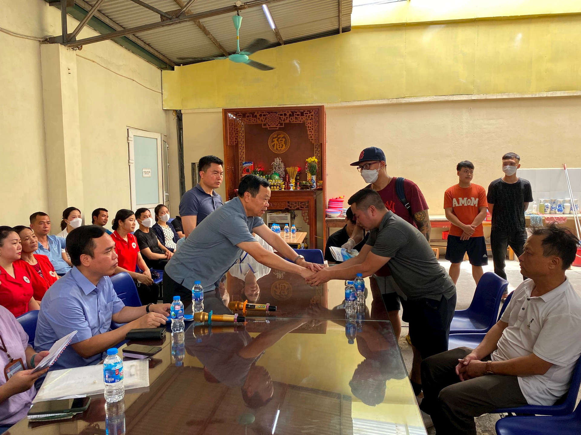 lanh dao ha noi tham hoi dong vien ho tro gia dinh nan nhan trong vu chay o dong da1 lanh dao ha noi tham hoi dong vien ho tro gia dinh nan nhan trong vu chay o dong da1