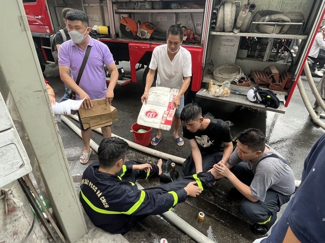 lanh dao ha noi tham hoi dong vien ho tro gia dinh nan nhan trong vu chay o dong da3 lanh dao ha noi tham hoi dong vien ho tro gia dinh nan nhan trong vu chay o dong da3