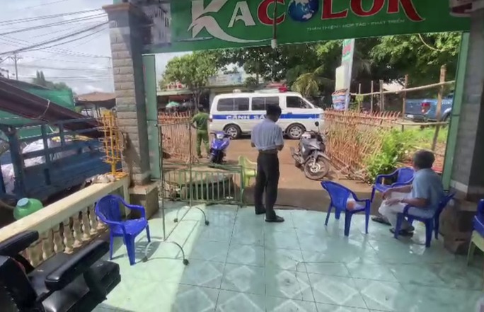vu 4 nguoi ngo doc ruou 1 nguoi tu vong 3 nguoi phai loc mau thai doc
