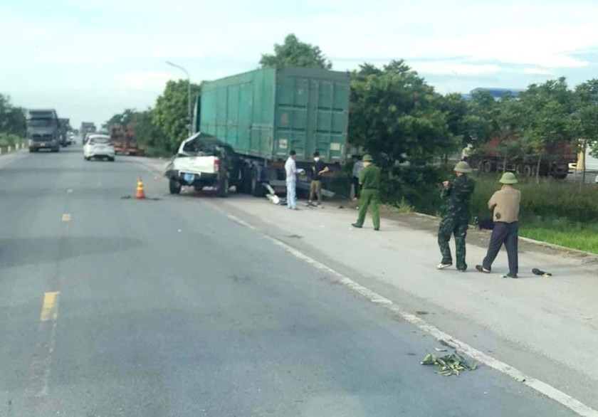 va cham manh giua xe ban tai va xe container khien 2 nguoi tu vong tai cho 3 nguoi bi thuong va cham manh giua xe ban tai va xe container khien 2 nguoi tu vong tai cho 3 nguoi bi thuong