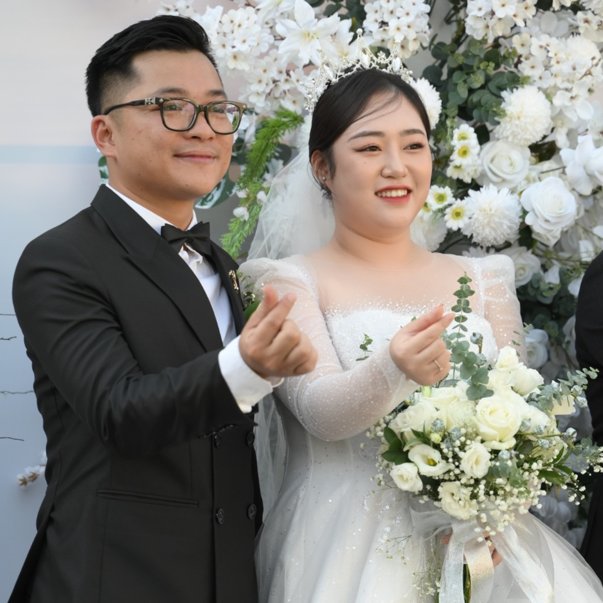 doc la vinh phuc 3 anh em ruot cung nhau to chuc hon le mot ngay quy mo va luong khach moi sieu khung2